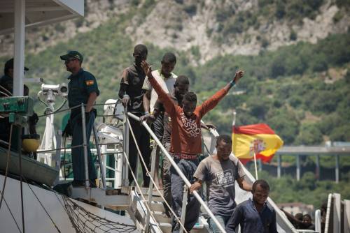 "I migranti sbarcheranno a Civitavecchia". Poi la smentita