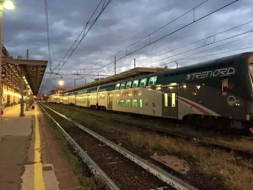 Becca uno straniero senza biglietto: capotreno pestato in stazione