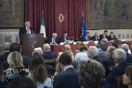 Le tlc riprendono a correre. Sul web