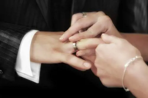 Perché l'amore può passare dal portafogli