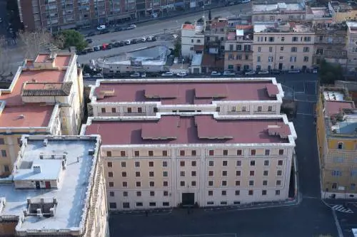 Cardinal Bertone, lo scandalo dell'attico arriva in tribunale