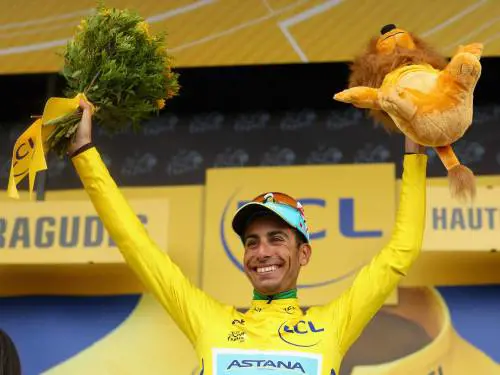 Aru in maglia gialla: le foto di un'impresa