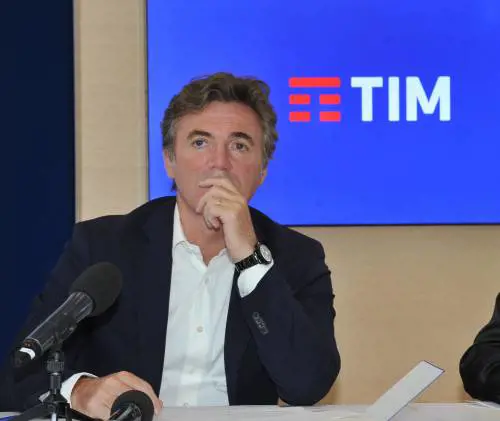 Tim, lascia l'ad Flavio Cattaneo