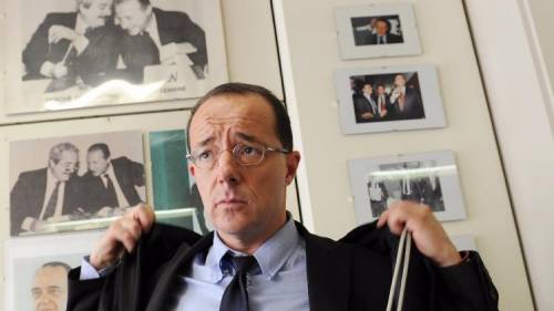 Sangermano nel tritacarne "Vuol fare eliminare un collega"