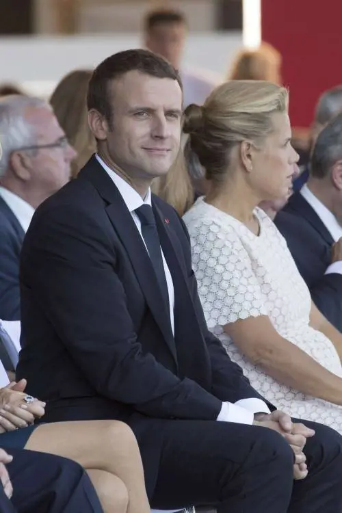 Sorpresa per Trump e Macron, alla parata del 14 luglio i militari suonano i Daft Punk