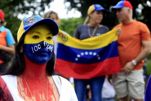 Al voto 14 milioni di venezuelani per il referendum contro Maduro