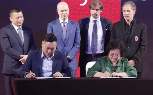 Yonghong Li fa sognare i tifosi del Milan: "Torneremo grandi in Italia e in Europa"