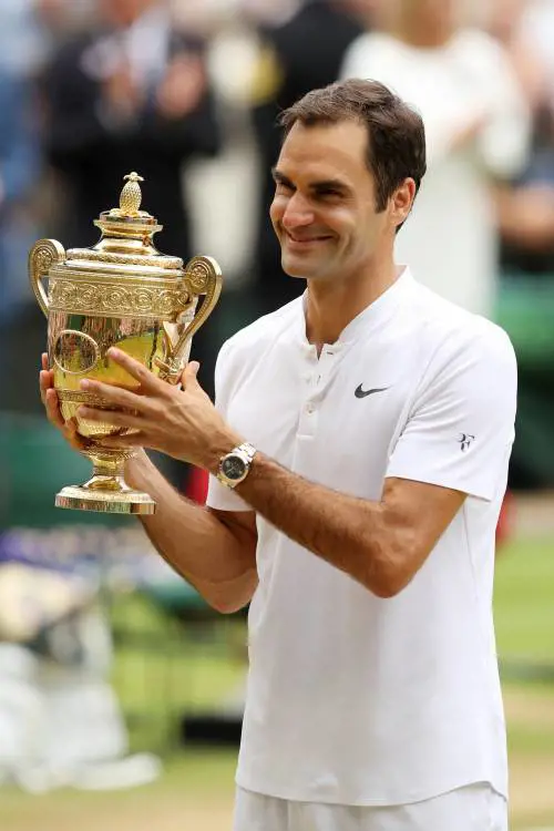 Roger Federer trionfa a Wimbledon: le foto più belle