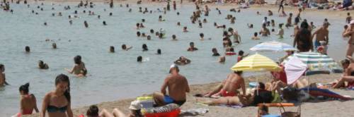 Spiagge, 400 euro al giorno per ombrelloni e lettini