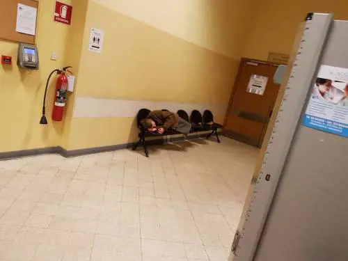 Senzatetto al Policlinico "Un rischio per i malati"