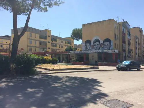 Quei bambini dimenticati dallo Stato: l'infanzia al Parco Verde di Caivano