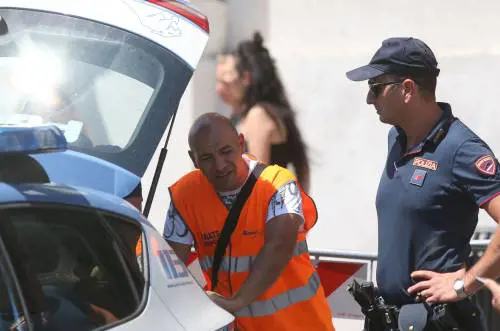 Milano, agente aggredito da migrante