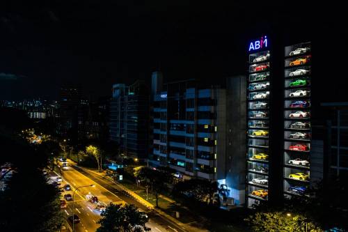 Singapore, il primo distributore automatico di auto di lusso