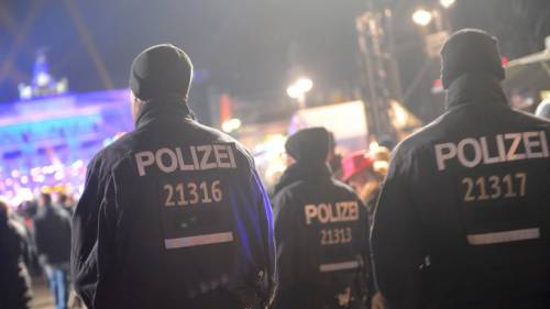 Germania, violenze e abusi sessuali durante una festa: polizia punta il dito sugli immigrati