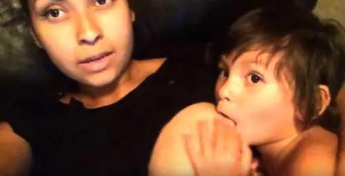 "Faccio l'amore mentre allatto mio figlio": polemiche sulla madre blogger