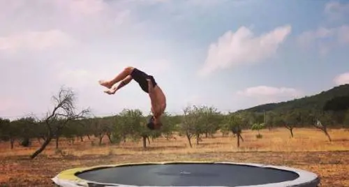 Incidente per De Martino: il ballerino è caduto dai tappeti elastici