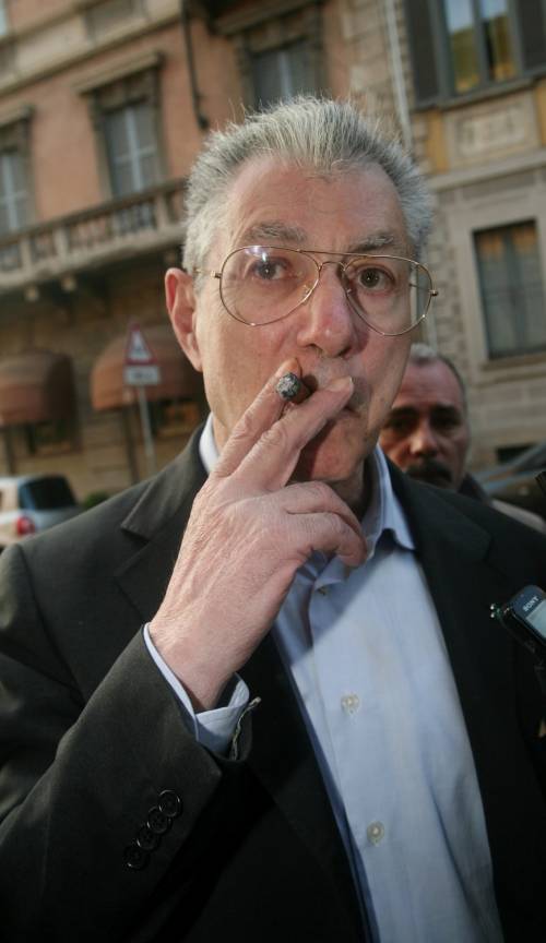 Il tribunale di Milano: "Appropriazioni denaro Bossi era consapevole"