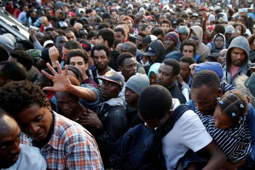 Migranti, l'Austria ci ordina: "Teneteli tutti a Lampedusa"