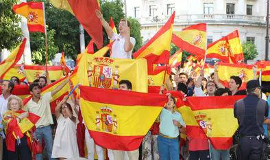 Spagna, multe fino a 150mila euro se canti un inno franchista