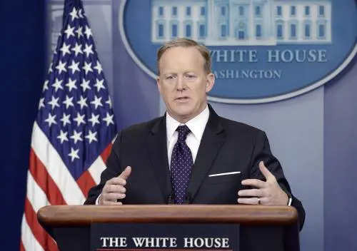 Trump  perde anche il portavoce Una donna al posto di Spicer