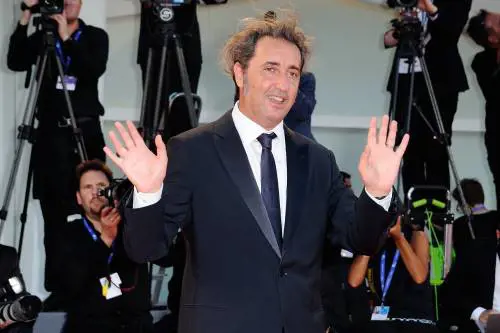 "Può girare il film a casa mia". Nell'incontro con Sorrentino è Silvio a fare il colpo di scena