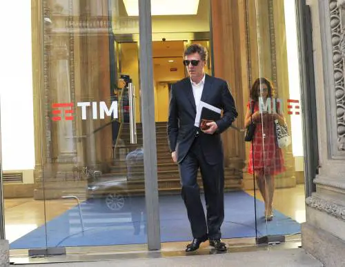 Cattaneo lascia, Telecom senza pace