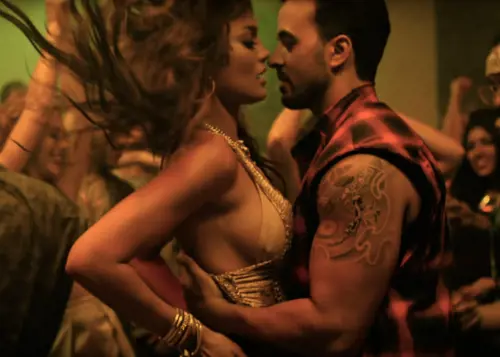 Corazon, playa, señorita D'estate il pop canta spagnolo