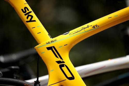 Tour de France, le foto con dedica della Pinarello di Froome