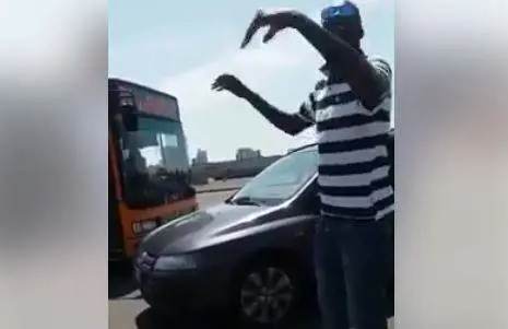 Lite autista-immigrato: "A me nessuno mi comanda: io vado dove c.. voglio"