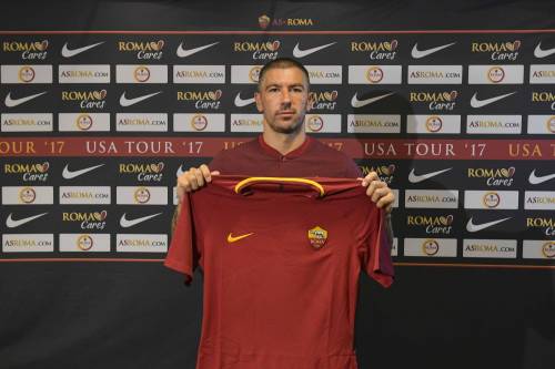 Il ritorno di Kolarov mette d'accordo Roma Insulti da vecchi e nuovi tifosi per l'ex Lazio