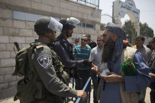 Gli scontri che infiammano Israele svelano la frattura del campo palestinese