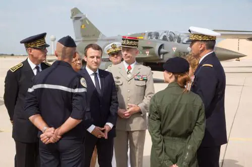 Macron mette le mani sulla Libia. Forza Italia: "È il fallimento di Gentiloni"