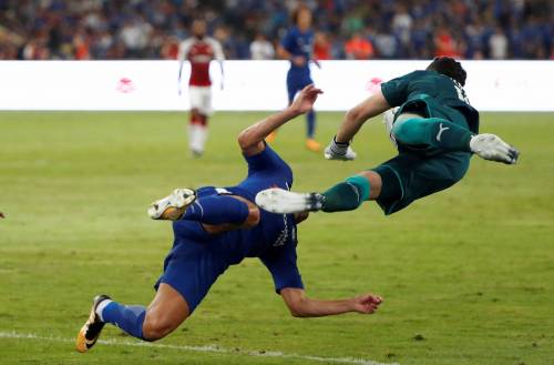 Chelsea, terribile scontro di gioco tra Pedro e Ospina