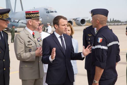 Tra investimenti e minacce Macron vuole il Medio Oriente