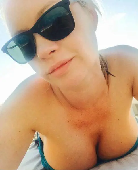 Anna Falchi, bacio hot per i fan