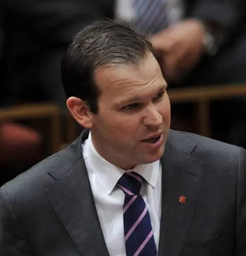Un ministro australiano si è dimesso per la cittadinanza italiana