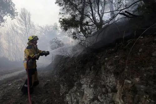 Francia, incendio in Costa Azzurra