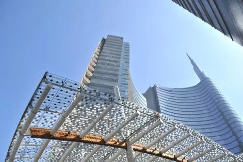 Unicredit fa 2 miliardi di utile: +40%