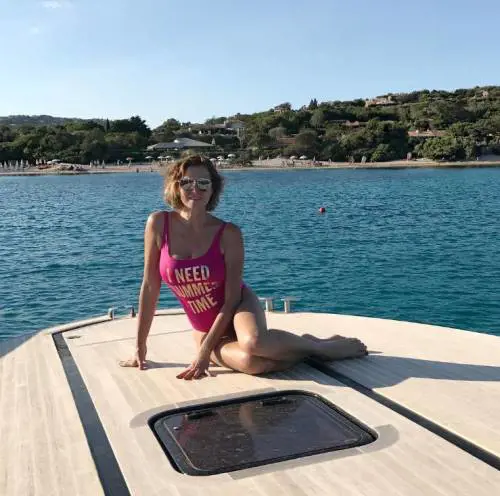 Simona Ventura sexy in vacanza