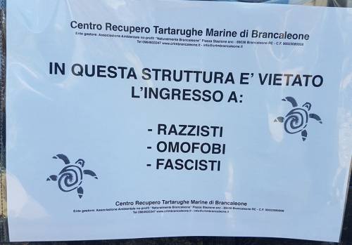 Nel centro per il recupero delle tartarughe marine vietato l'ingresso ai fascisti