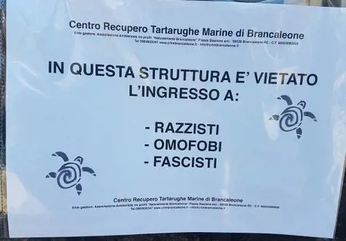 Nel centro per il recupero delle tartarughe marine vietato l'ingresso ai fascisti