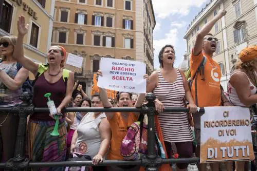 Uno su dieci non è vaccinato ma tutti a scuola lo stesso