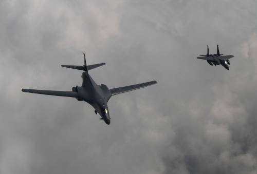 Prova di forza di Trump: ​bombardieri nei cieli nordcoreani