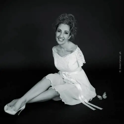 "La mia arte senza braccia tra ballo, scultura e pittura"