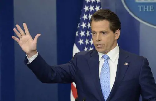 Usa, polemica su Scaramucci: "Solo un sms per la nascita del figlio"
