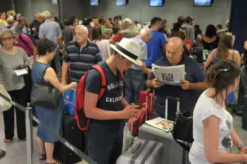 Un'assemblea non annunciata paralizza Linate e Malpensa