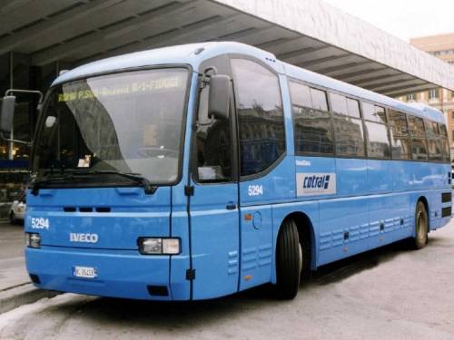 Roma, il bus fa una curva e il passeggino vola: trauma cranico per bimbo