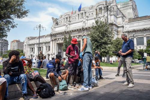 Milano, nuovo blitz anti-migranti in stazione Centrale