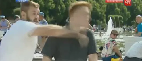Russia, giornalista aggredito in diretta televisiva