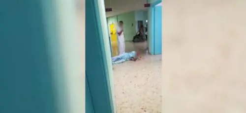 Con il femore rotto striscia in corsia